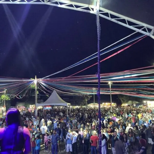 A festa é um tipo de tradição folclórica de raízes luso-africanas