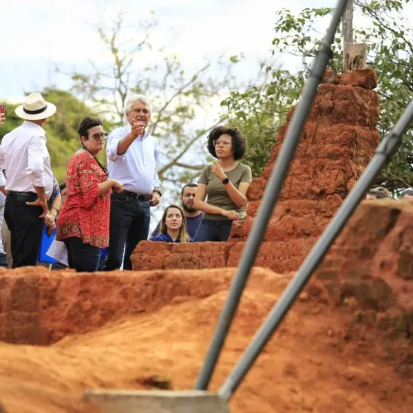 Caiado vistoria musealização das ruínas de Ouro Fino e destaca o valor histórico