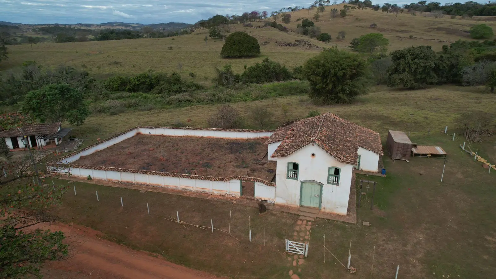 Caiado vistoria musealização das ruínas de Ouro Fino e destaca o valor histórico