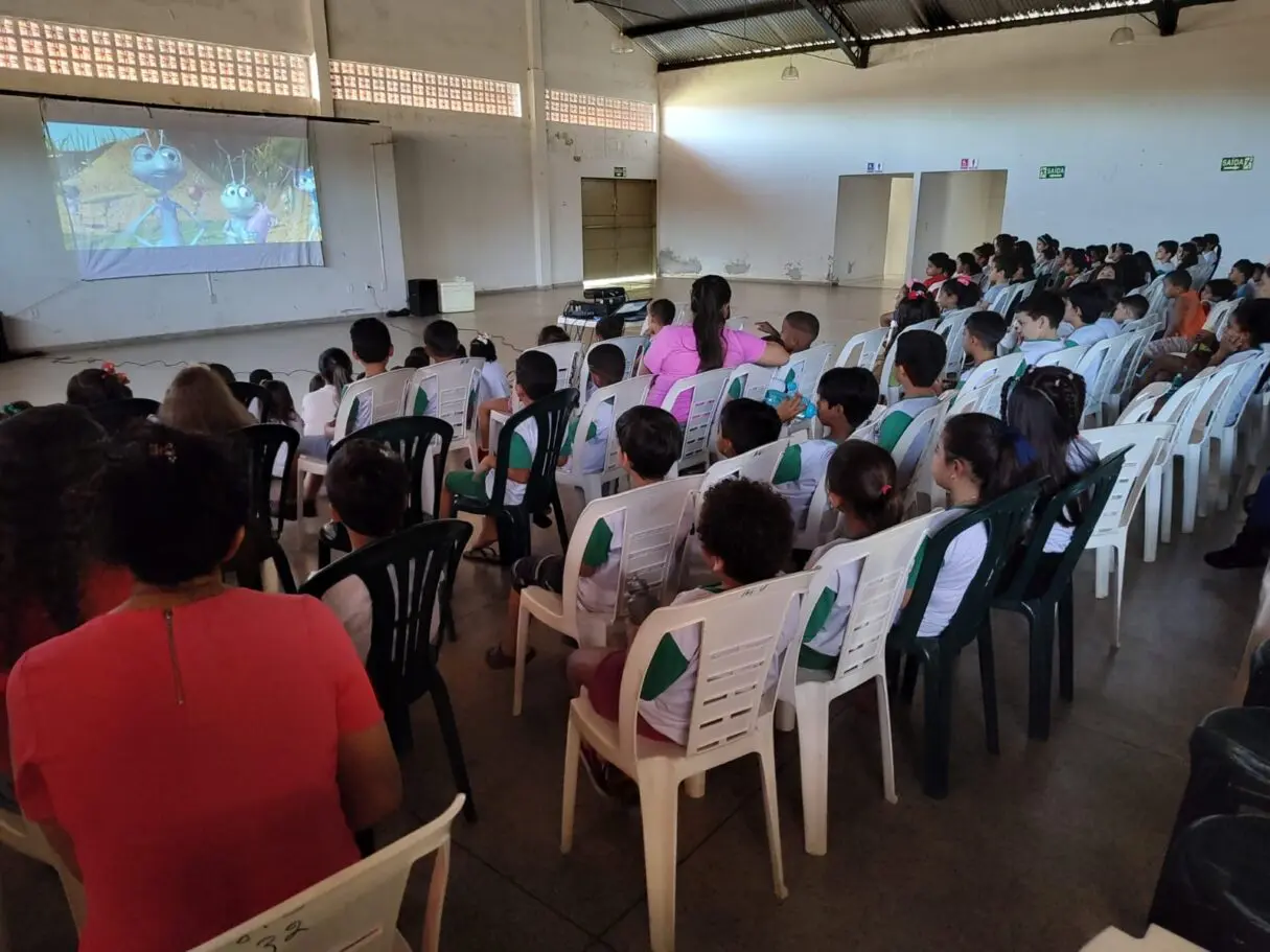 Sessão de exibição do Cine Goiás Itinerante