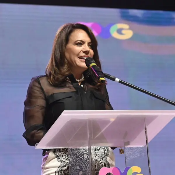 Gracinha Caiado participa de cerimônia em homenagem aos conselheiros tutelares