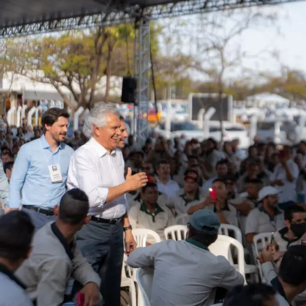 Caiado visita HPE Automotores que completa 25 anos em Catalão