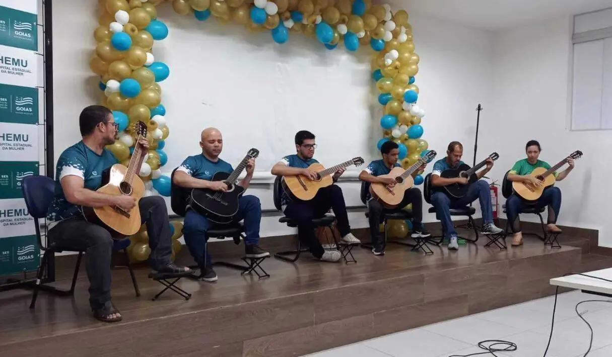 Apresentação musical no Hospital Estadual da Mulher