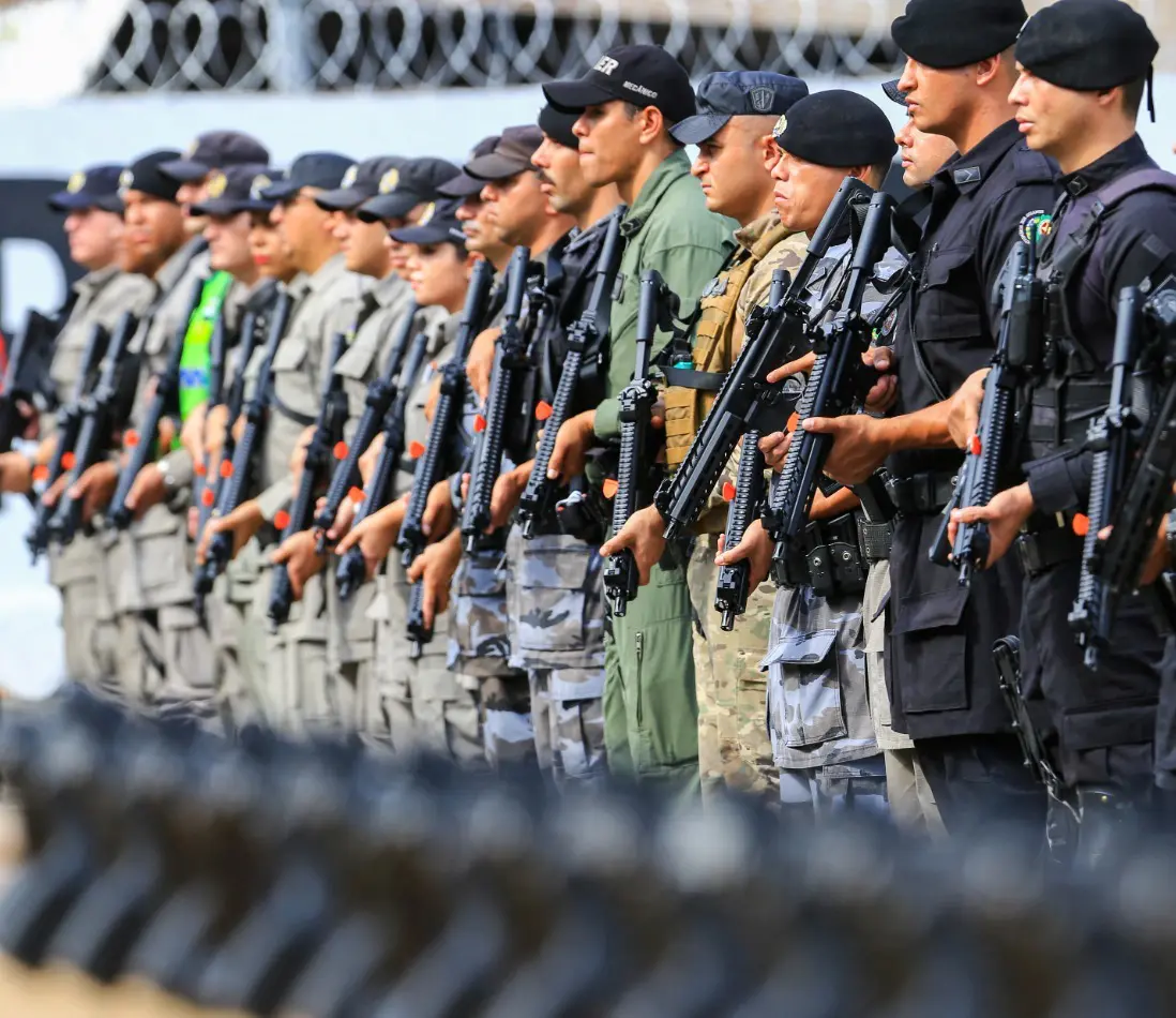 PM recebe metrlhadoras