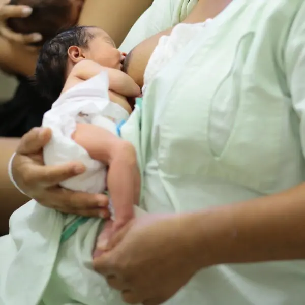 Agosto Dourado: Governo de Goiás incentiva aleitamento materno