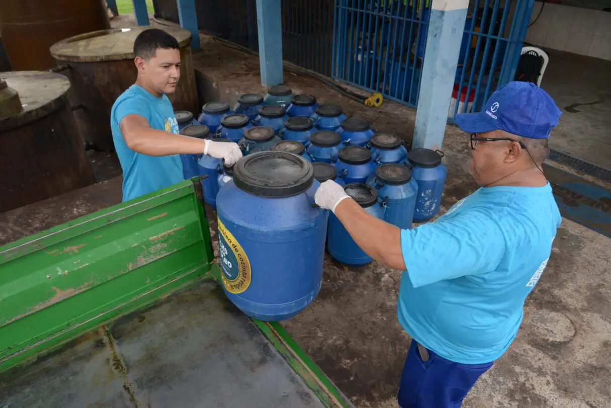 Saneao recolhe óleo de cozinha usado