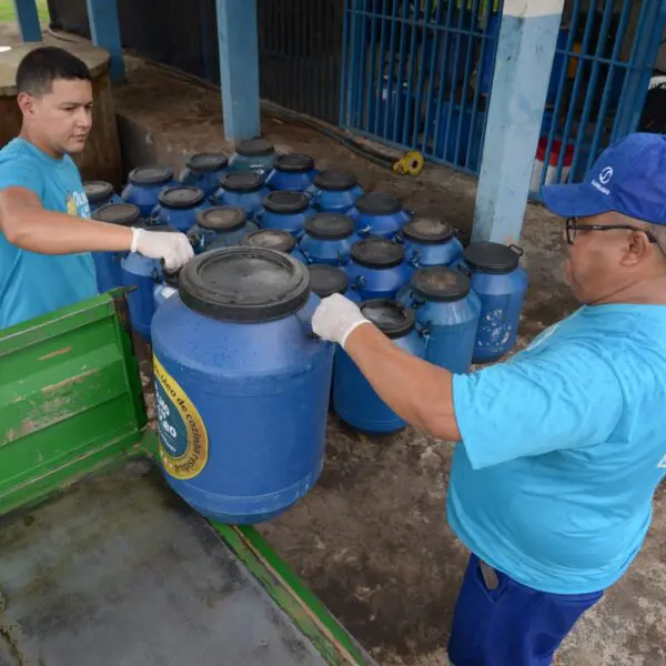 Saneao recolhe óleo de cozinha usado