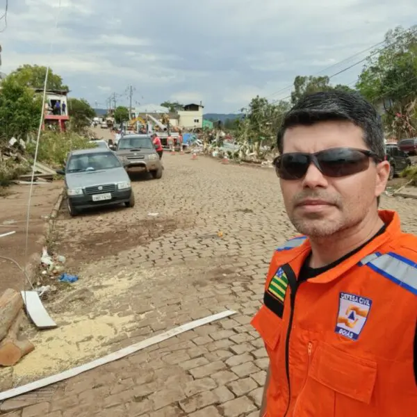 Bombeiro goiano atua na busca de vítimas do ciclone