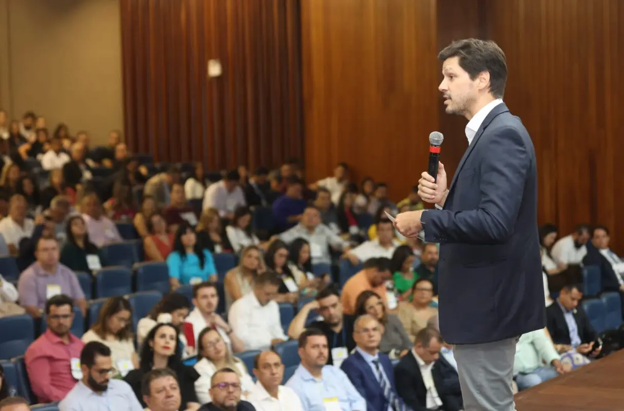 Daniel Vilela discute governança política em evento da AGM