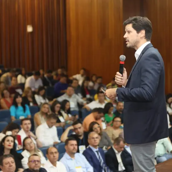 Daniel Vilela discute governança política em evento da AGM