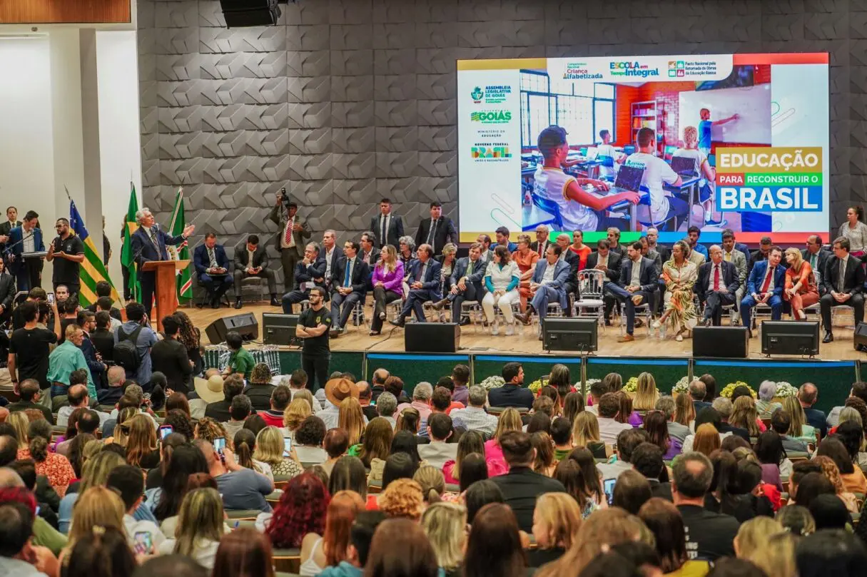 Evento governo estadual e federal para repasse de verba para Educação, como retomada de obras de escolas públicas