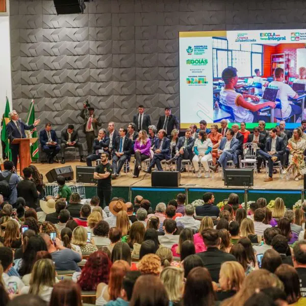 Evento governo estadual e federal para repasse de verba para Educação, como retomada de obras de escolas públicas