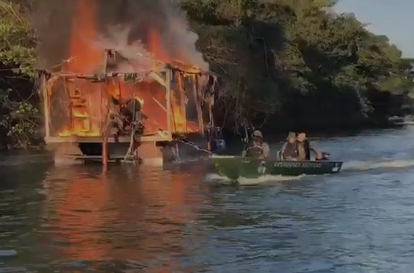 Batalhão Ambiental da PMGO destrói garimpo ilegal no Rio Corumbá