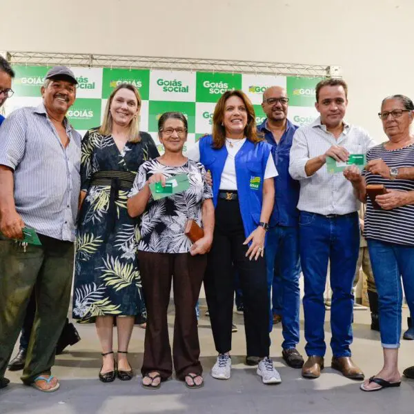 Goiás Social entrega 2 mil cartões em Cristalina e Novo Gama