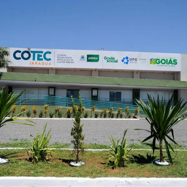 Gracinha Caiado inaugura reforma de Cotec e entrega cartões sociais em Jaraguá