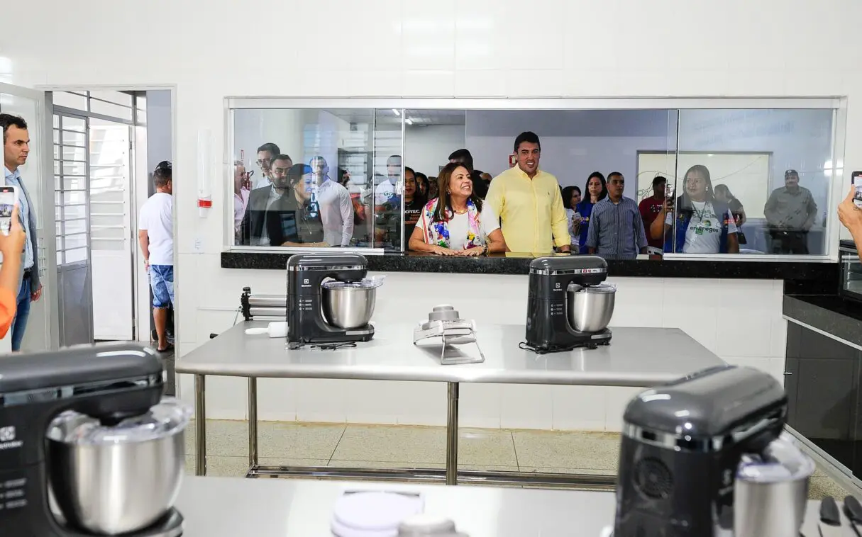 Gracinha Caiado inaugura reforma de Cotec e entrega cartões sociais em Jaraguá