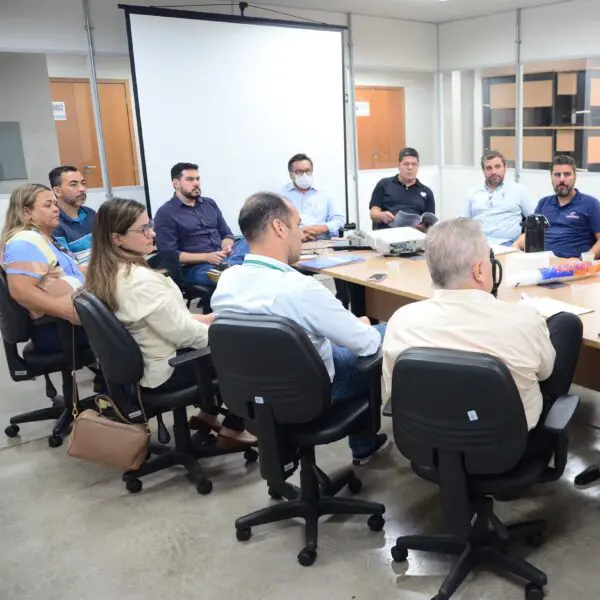 Reunião debate prevenção e combate à brucelose e tuberculose em Goiás