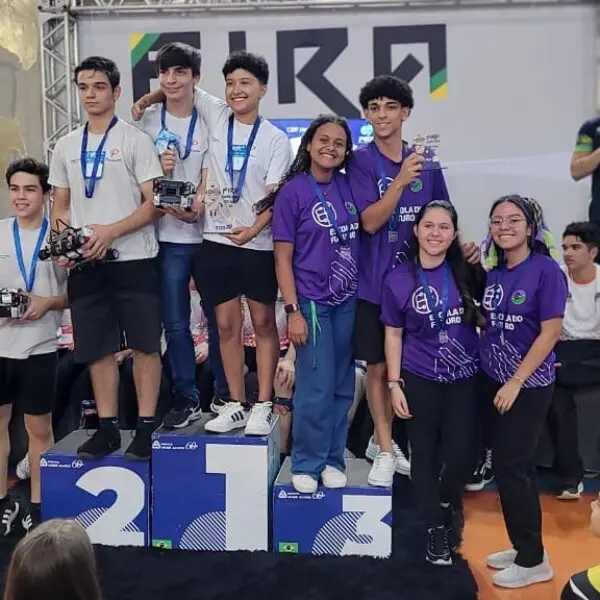 Alunos da Escola do Futuro estão na etapa nacional de torneio de robótica