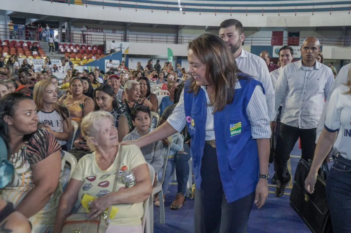 repasse dos benefícios ocorreu no Ginásio Newton de Faria, onde foram atendidos 577 moradores, sendo 254 com cartões do Mães de Goiás, 181 com cartões do Dignidade e 142 com o Aluguel Social.