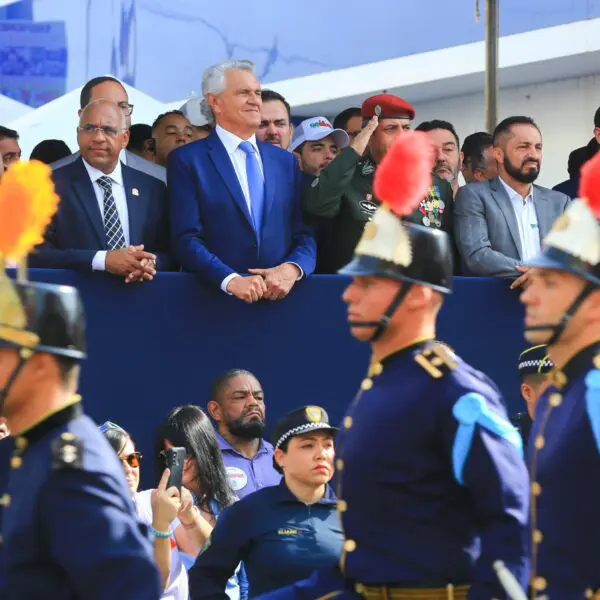 Caiado no desfile do aniversário de Goiânia