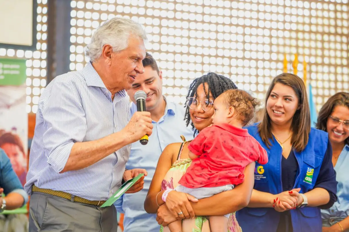 quinta entrega de cartões sociais a moradores da região do Entorno do Distrito Federal, somente em outubro. Dessa vez, 3.125 pessoas foram beneficiadas