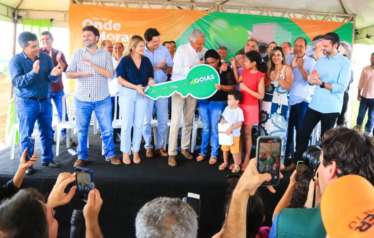 Em Itaguaru, governo entrega novas casas do Pra Ter Onde Morar