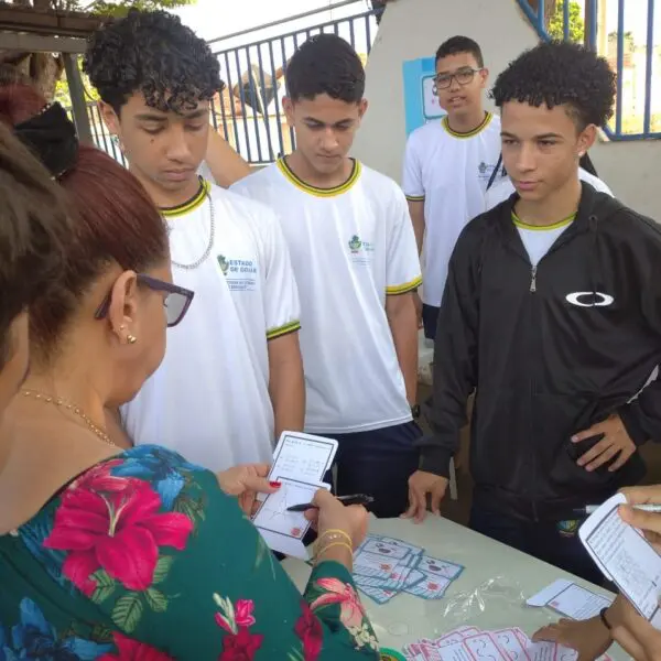 Há mais de 30 anos na rede estadual, professora de Matemática é inspiração para alunos e ex-alunos