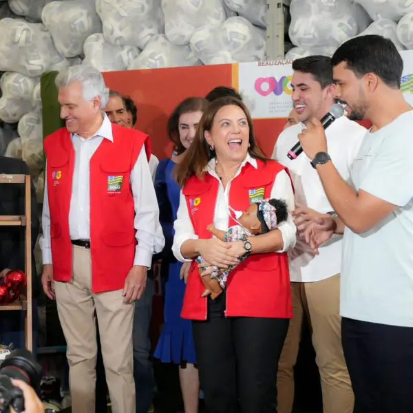 Governador na entrega de brinquedos do Natal do Bem