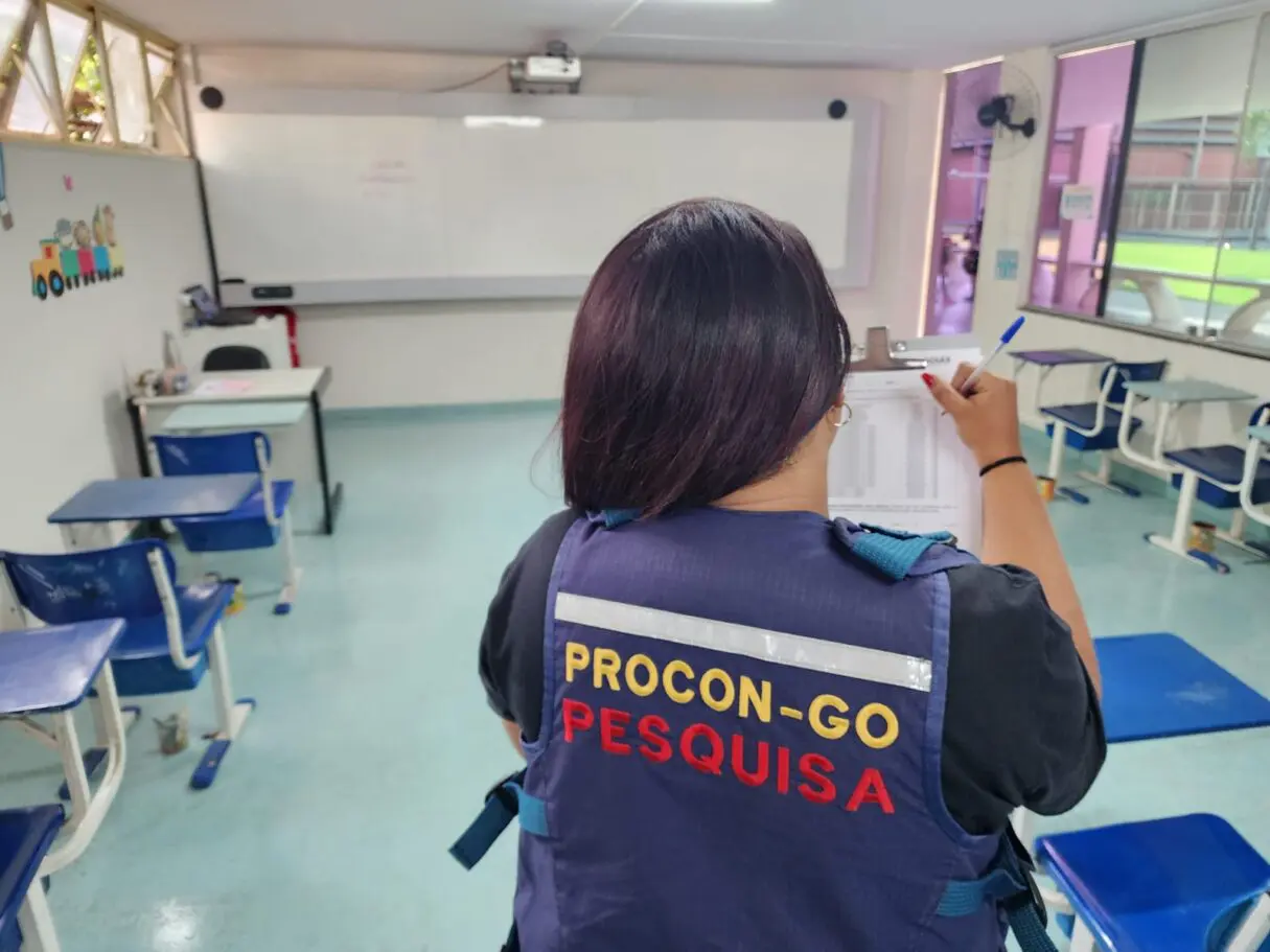 Procon identifica variação de quase 170% no valor da mensalidade escolar