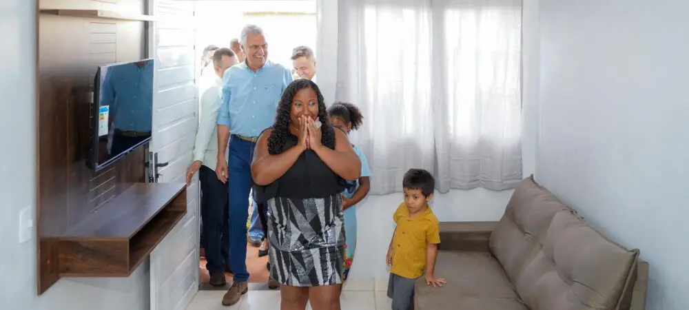 Governo entrega casas a custo zero em Santo Antônio de Goiás