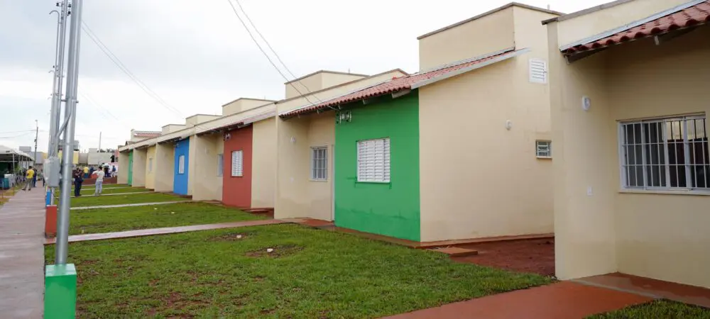 Governo entrega casas a custo zero em Santo Antônio de Goiás