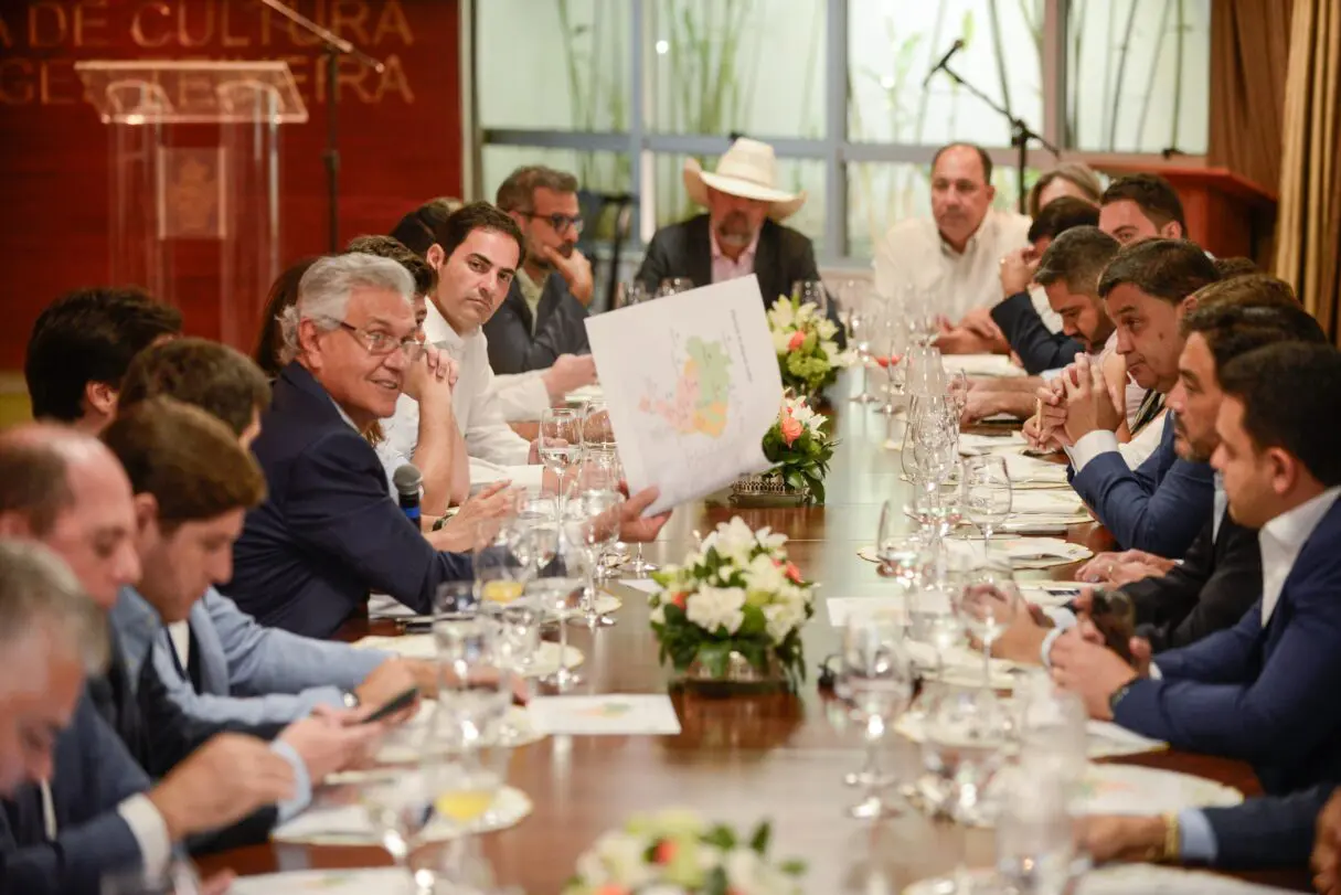 Caiado recebe deputados da base e propõe 2ª etapa do Goiás em Movimento