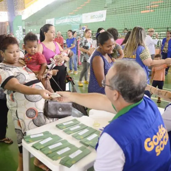 Governo entrega 4.637 cartões do Mães de Goiás e do Dignidade