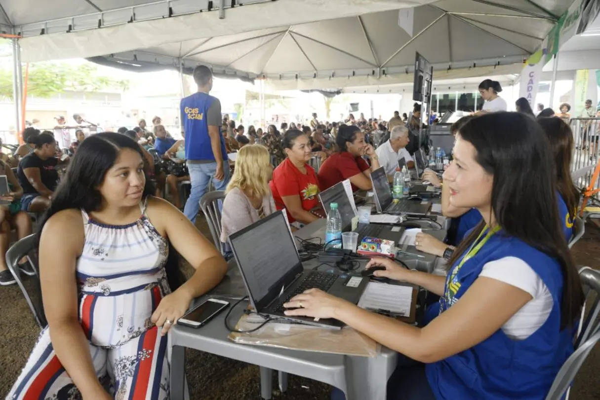 Goiás Social entrega benefícios em Morrinhos, Anicuns e Goiatuba