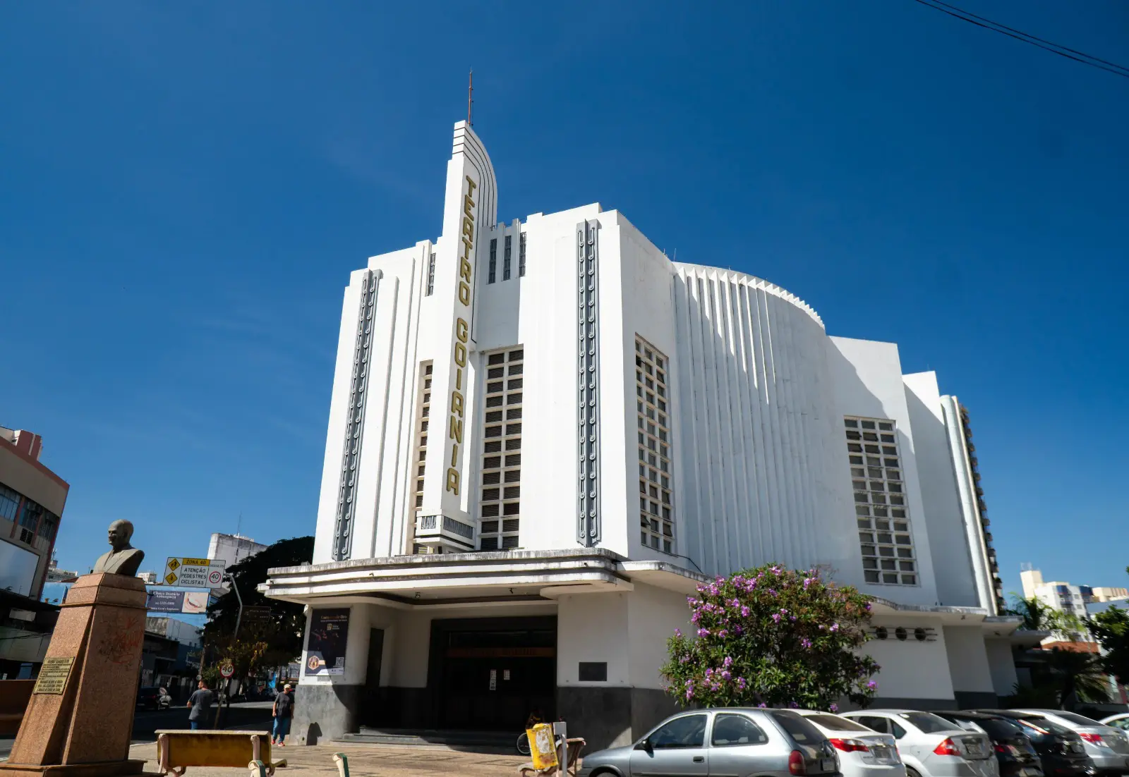 Fachada Teatro Goiânia