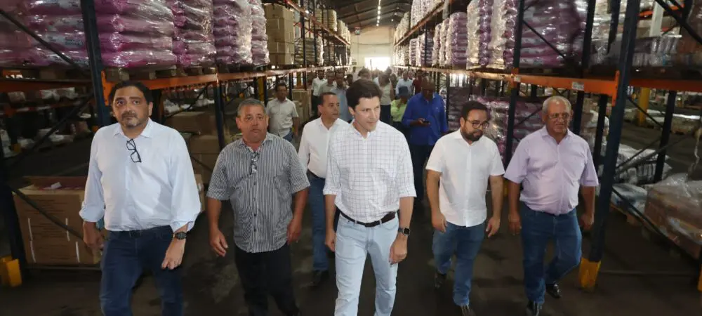 Daniel Vilela visita empresas do Vale do São Patrício