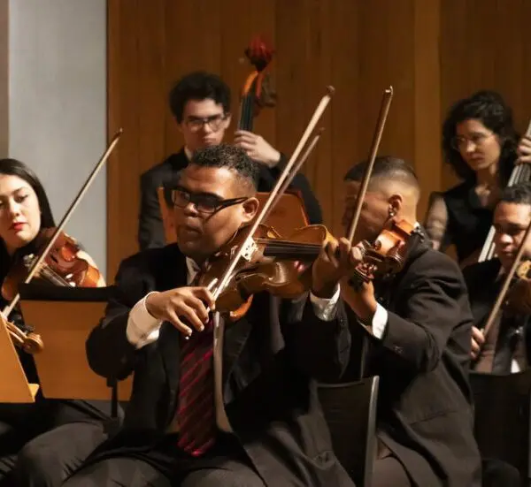 Basileu França faz concerto no Natal do Bem