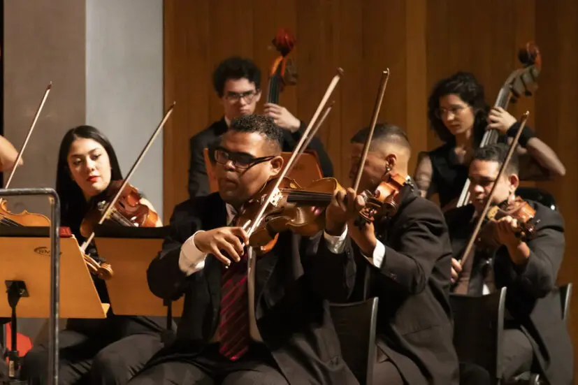 Basileu França faz concerto no Natal do Bem