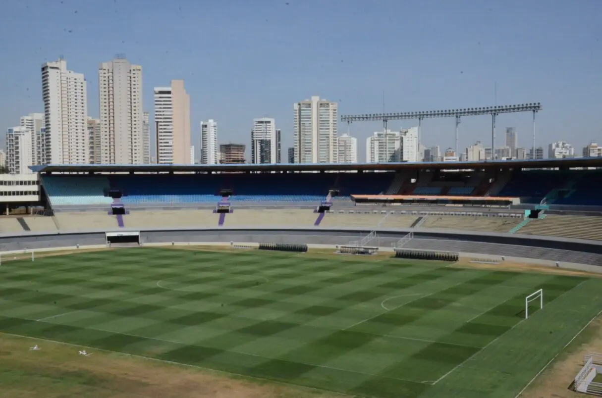 Estado avalia projetos para o Estádio Serra Dourada