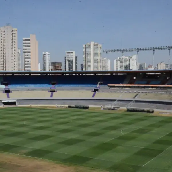 Estado avalia projetos para o Estádio Serra Dourada