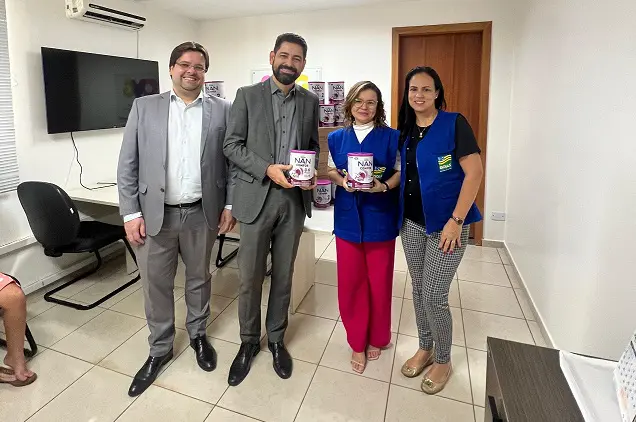 Administração entrega 300 latas de suplemento alimentar à OVG