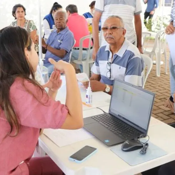 Saúde na Praça reforça importância da prevenção e diagnóstico precoce de doenças do aparelho digestivo