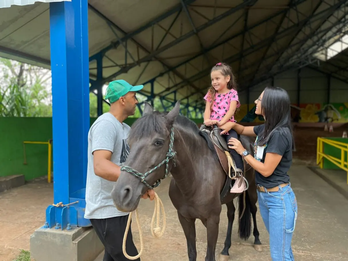 Terapia com cavalos auxilia no tratamento de pacientes do Crer