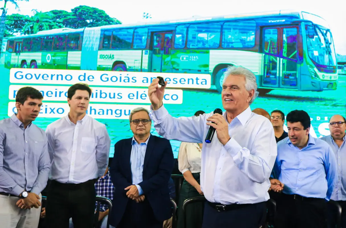 Caiado no evento do ônibus elétrico