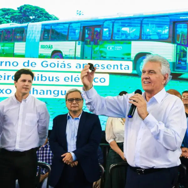 Caiado no evento do ônibus elétrico