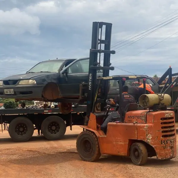 Patrulha Detran remove veículos abandonados