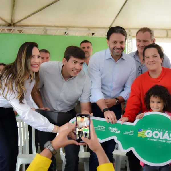 Entrega de casas a custo zero em São João D’Aliança