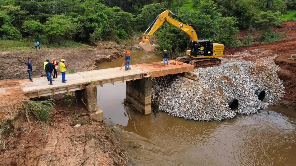 Estado entrega ponte na GO-442, em Campinaçu