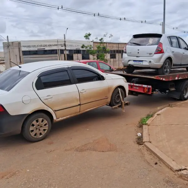 Guincho levando carro de transporte clandestino_Operação Carnaval da AGR