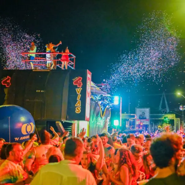 Foliões do pré-carnaval de Goiânia